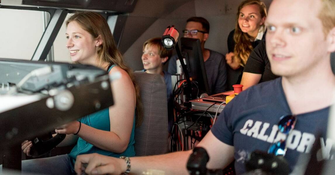 Dispatcher-Logistiker: Merkmale, Vor- und Nachteile des Berufs, Ausbildung, Arbeitsort