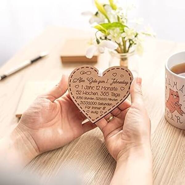 Die Wahl eines Geschenks für Ihre Frau zum ersten Hochzeitstag