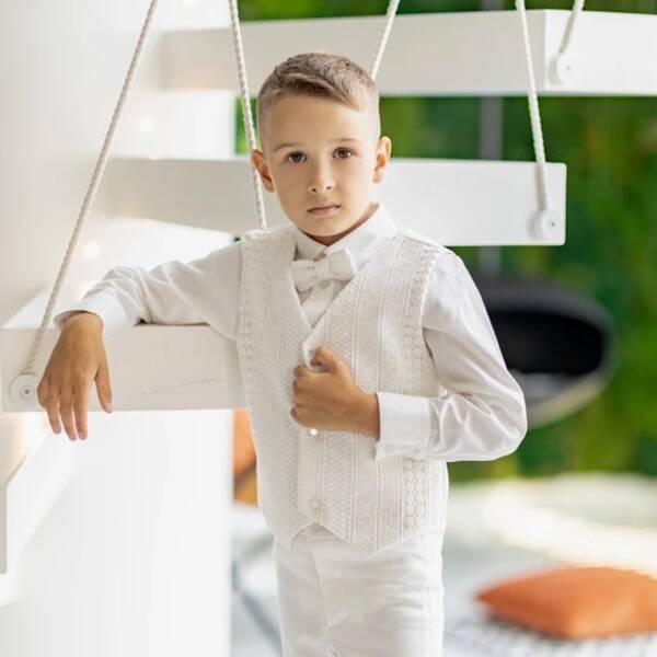 Wie man einen Jungen für den Abschlussball kleidet?