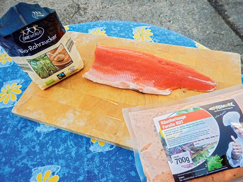 Wie man gesalzenen Rotlachs zu Hause aufbewahrt?