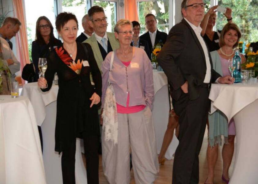 Wie man eine 65-Jahr-Feier für eine Frau organisiert?