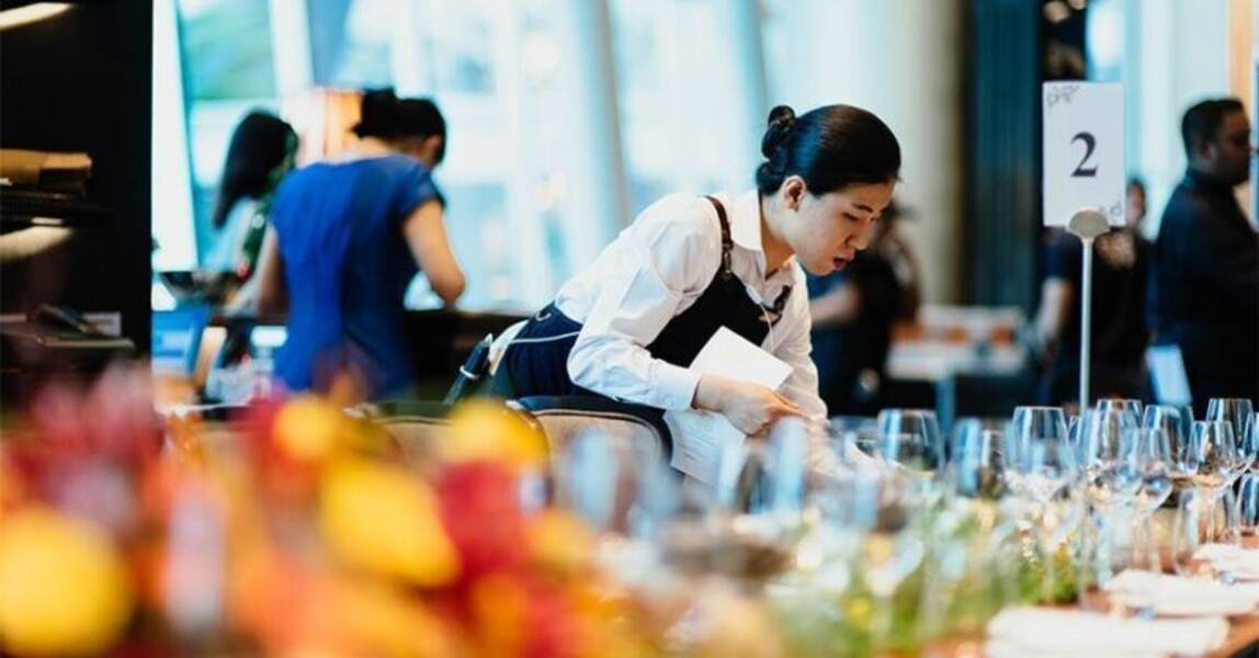 Wer ist ein Restaurantfachmann und was gehört zu seinen Aufgaben??