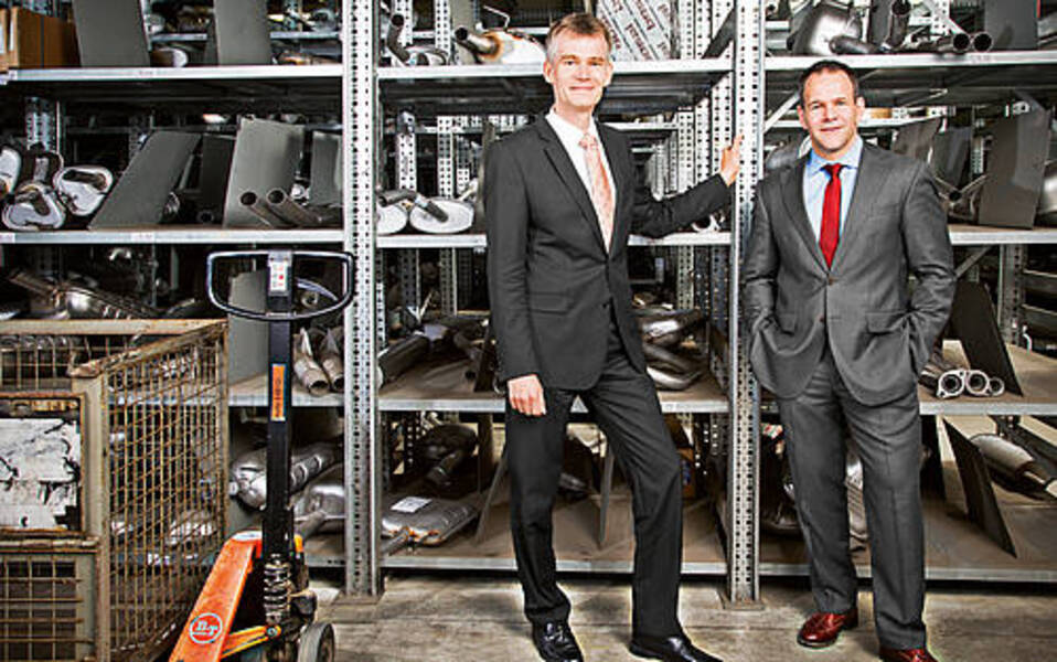 Wer ist ein Autoteileverkäufer und was macht er??