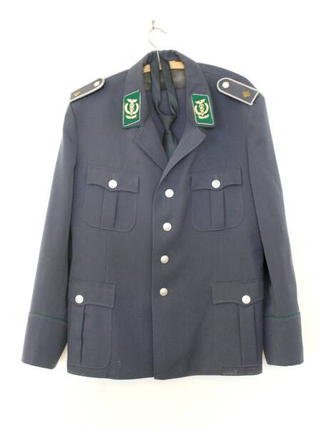 Merkmale der Uniform des Zollbeamten